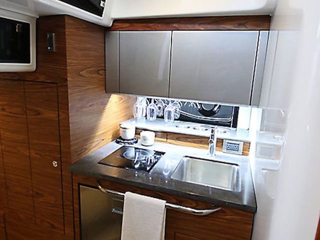 2026 Boston Whaler 405 Conquest - 8