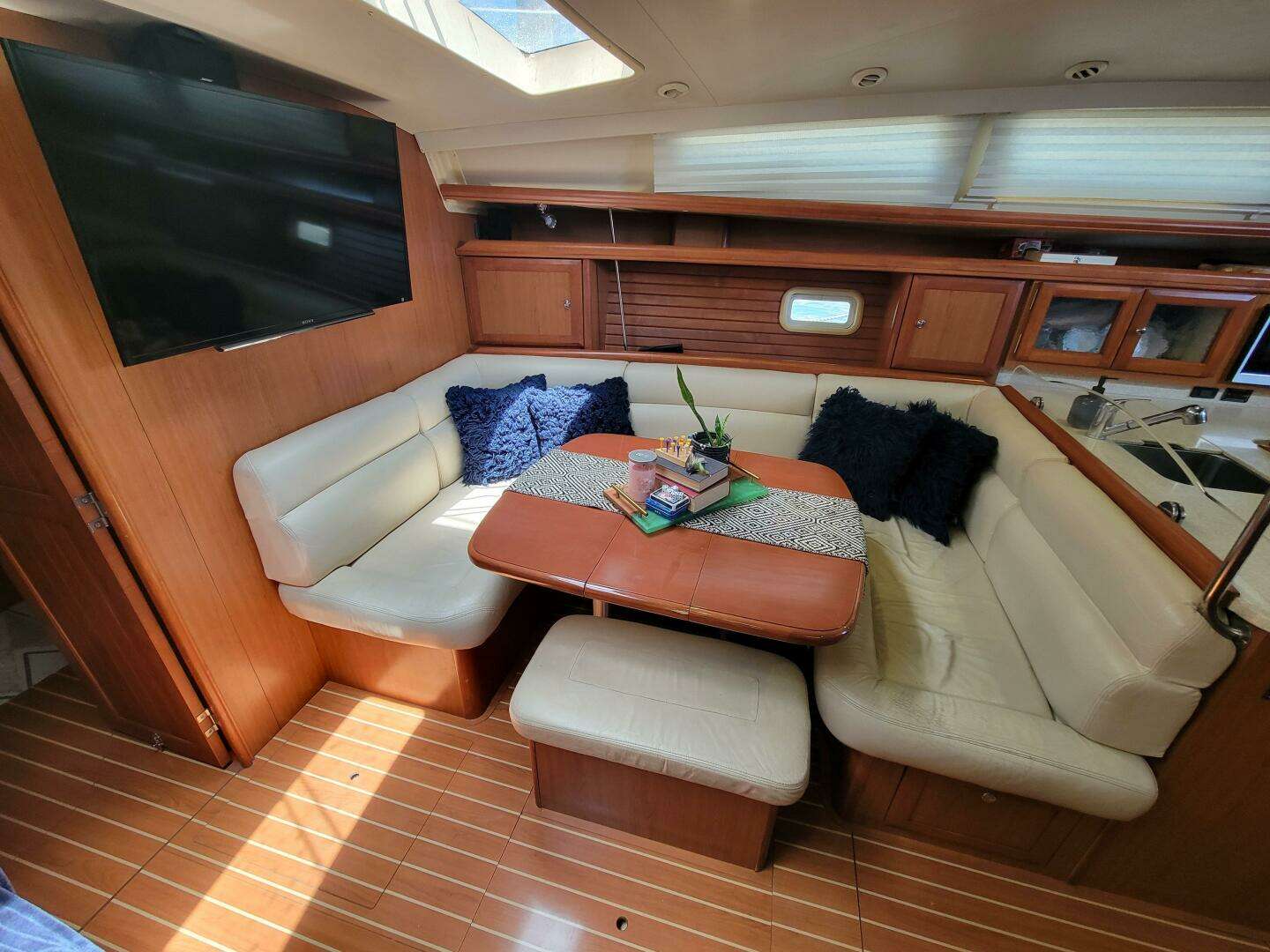 2009 Hunter — - Image 5