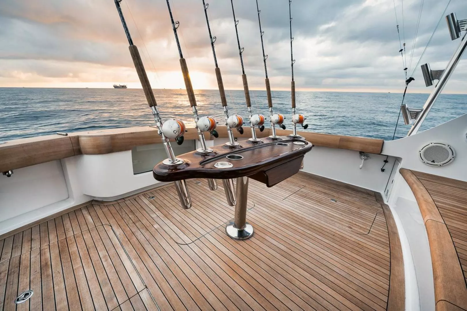 2020 Hatteras Convertible GT59 - Image 18
