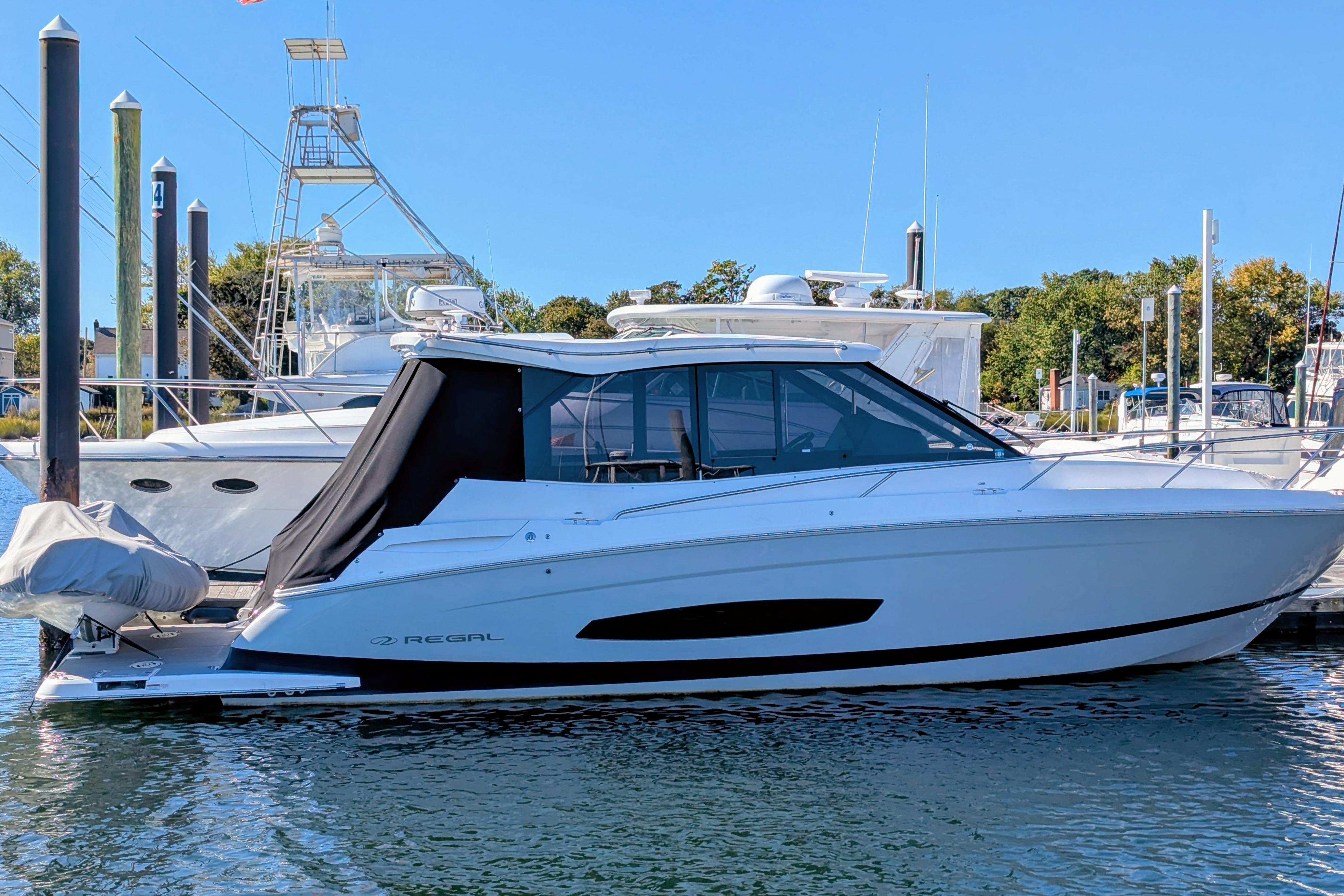 2021 Regal 36 Grande Coupe