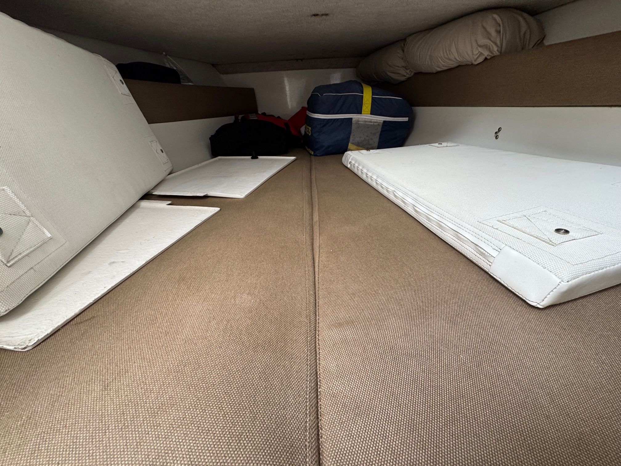 2000 Jupiter 27' Cuddy Cabin - 11