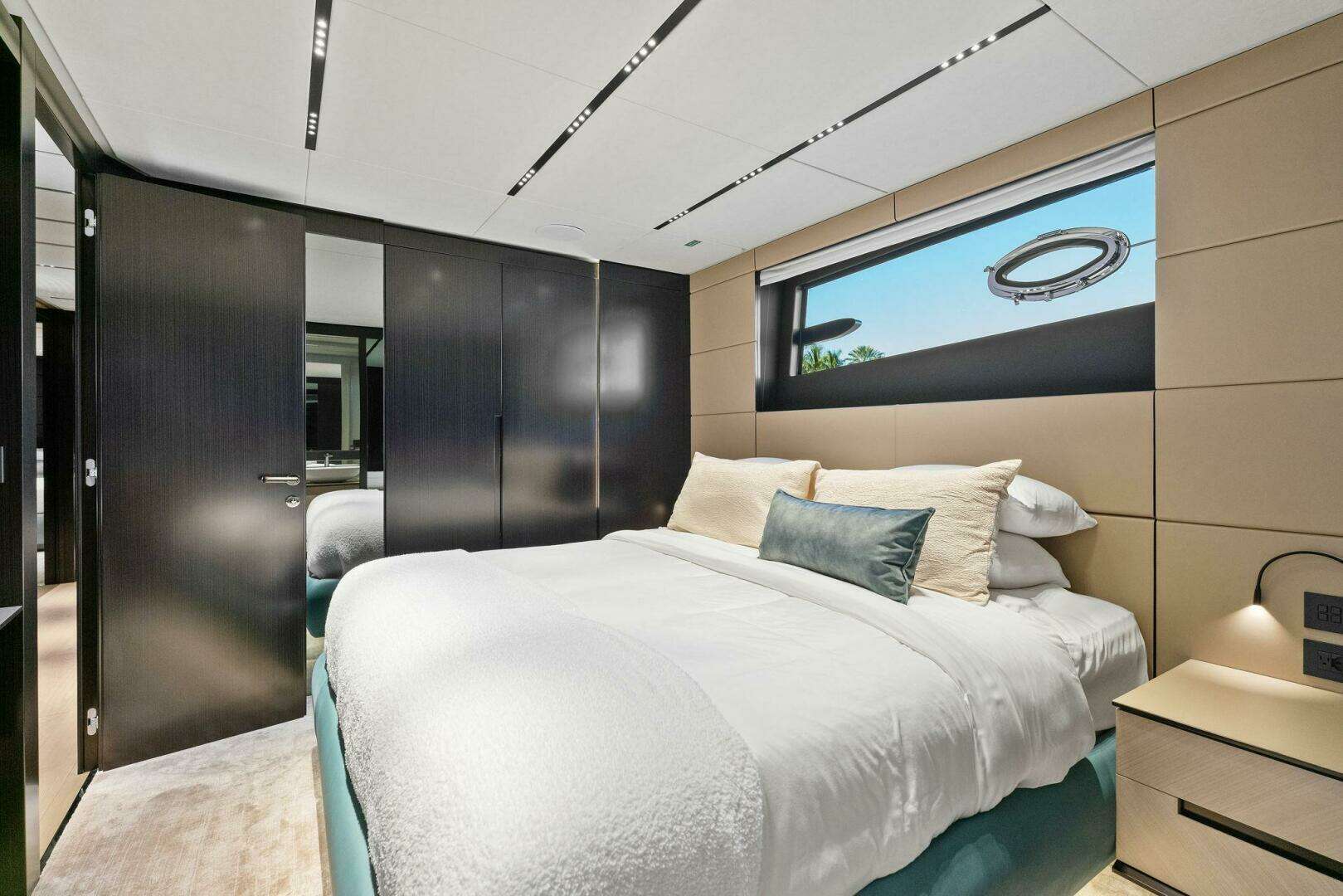 2023 Pershing GTX Motoryacht - Image 84