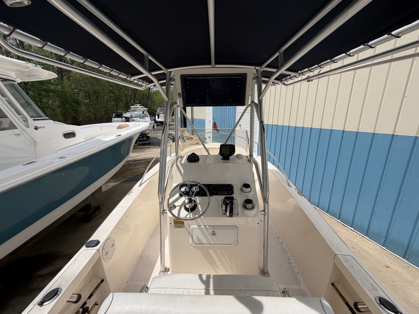 2004 Sea Hunt Triton 202 - Image 11