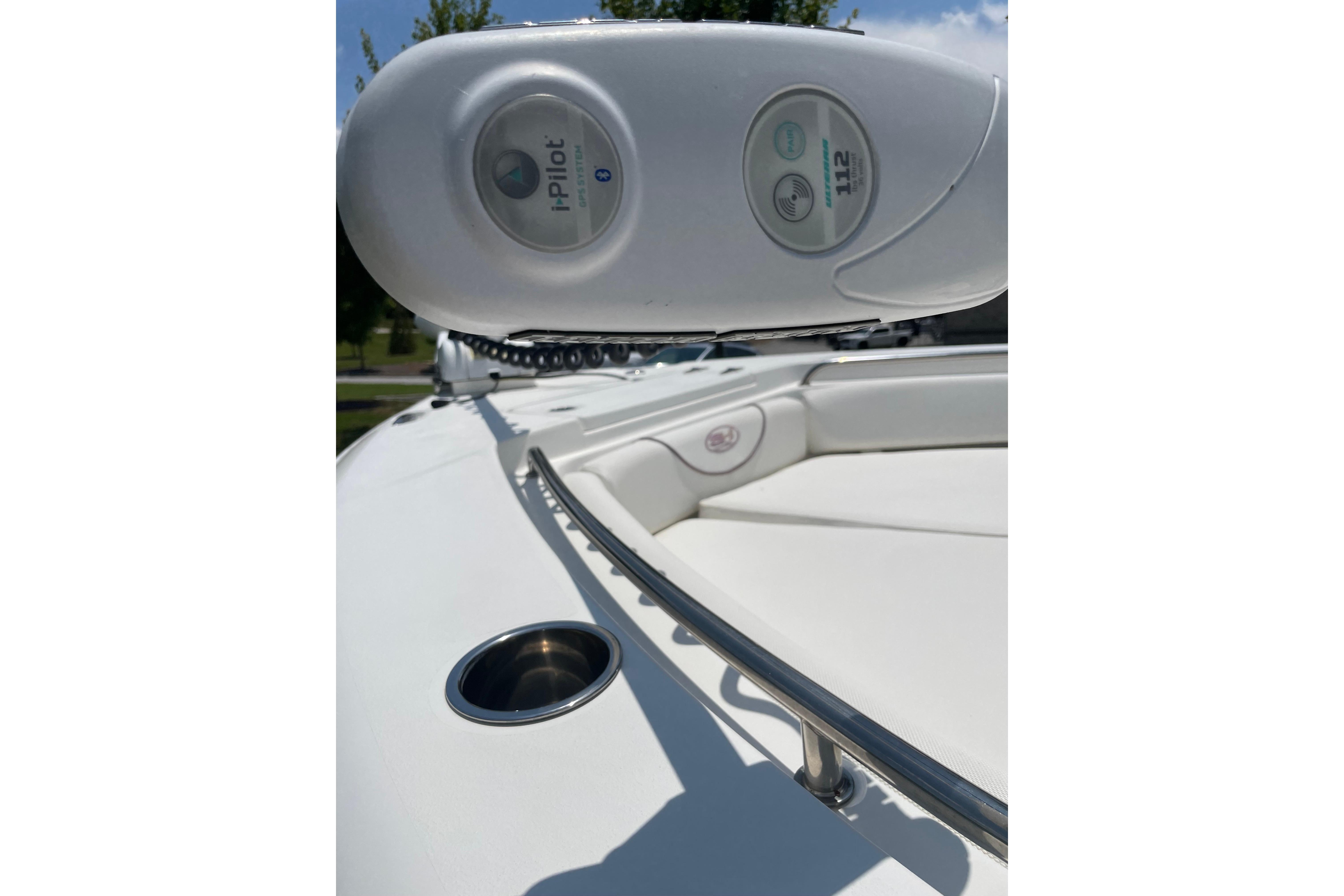 2018 Sea Hunt Ultra 234 boat with i-Pilot trolling motor, close-up view.