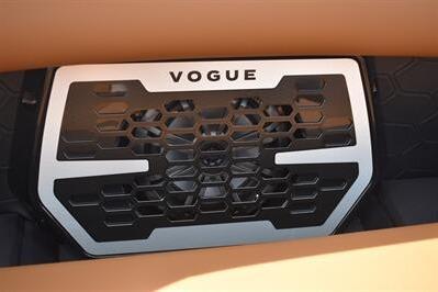 2026 Princecraft Vogue 25 RL grille with hexagonal design and bold "Vogue" branding.