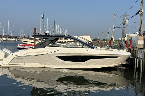 2024 Cruisers Yachts 42 GLS OB