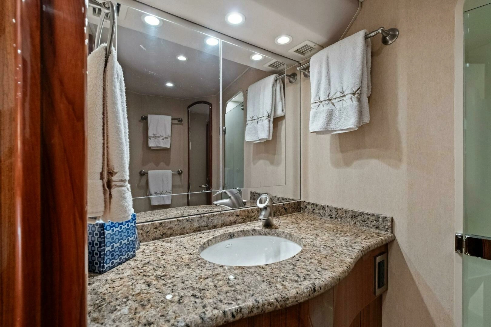 2008 Viking 64 Convertible - Image 60