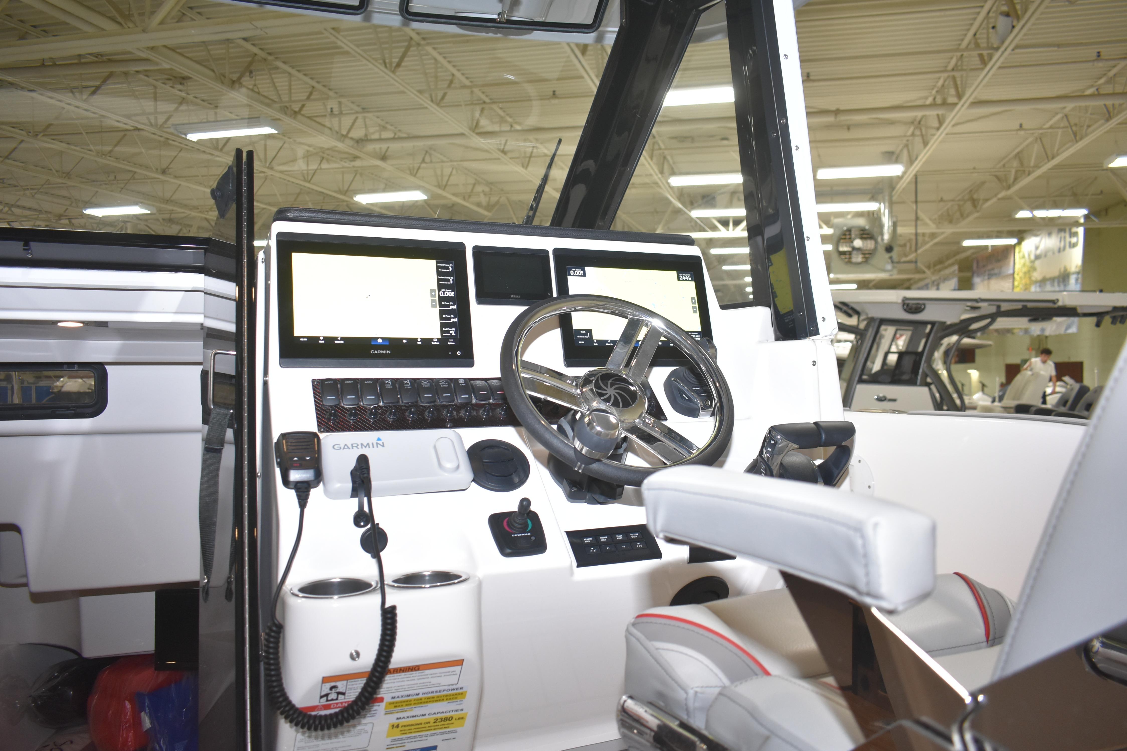 2025 Solara S-310 CW boat dashboard with modern controls and Garmin navigation system.