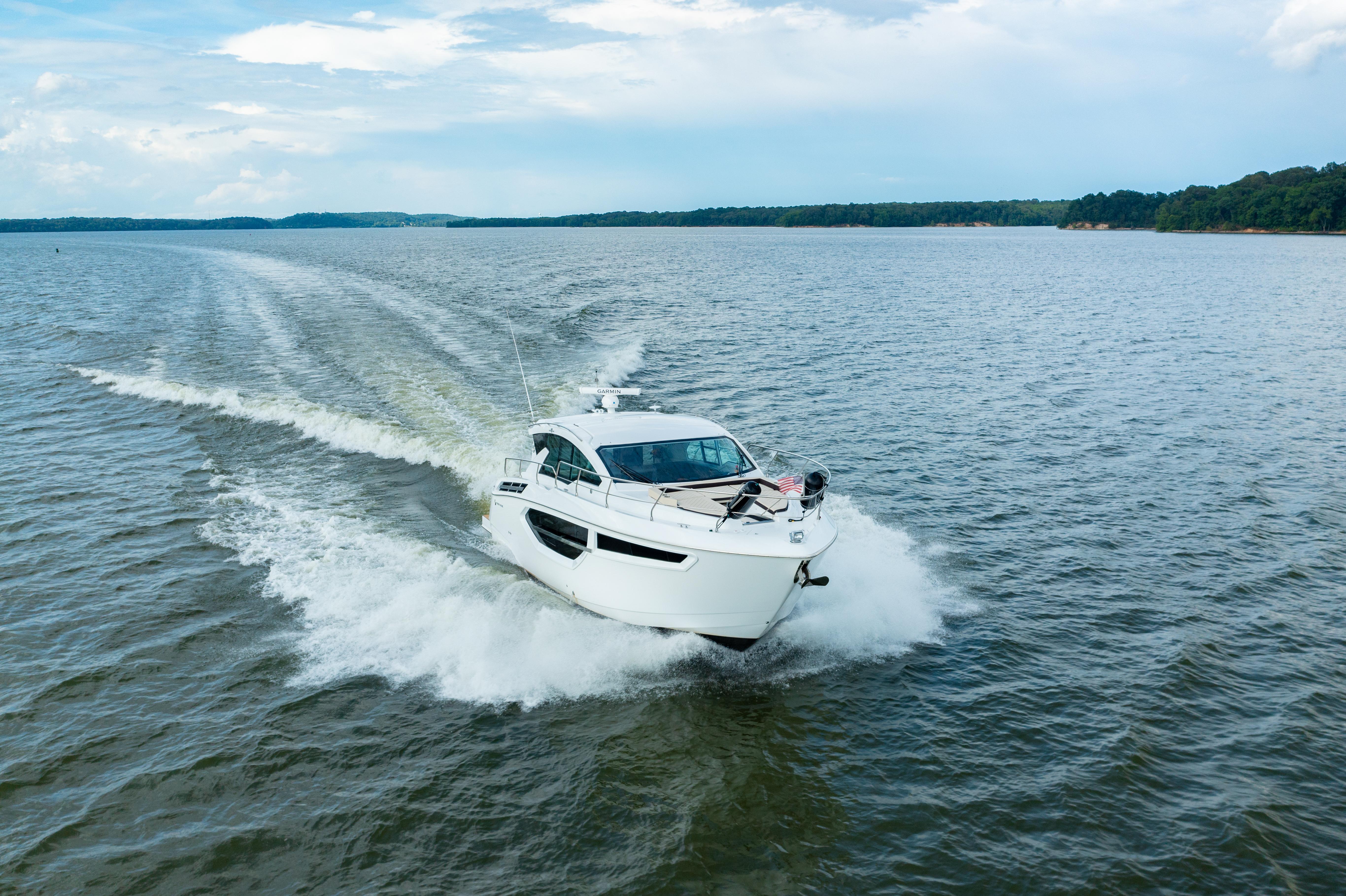 2019 Cruisers Yachts 42 Cantius