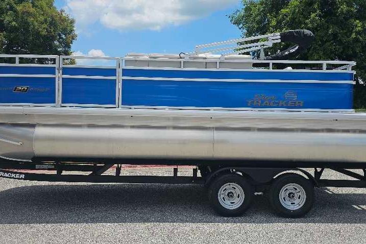 2026 Sun Tracker Fishin' Barge 20 DLX