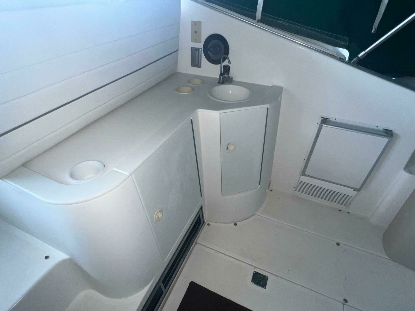 1997 Cruisers Yachts 3575 - Image 7