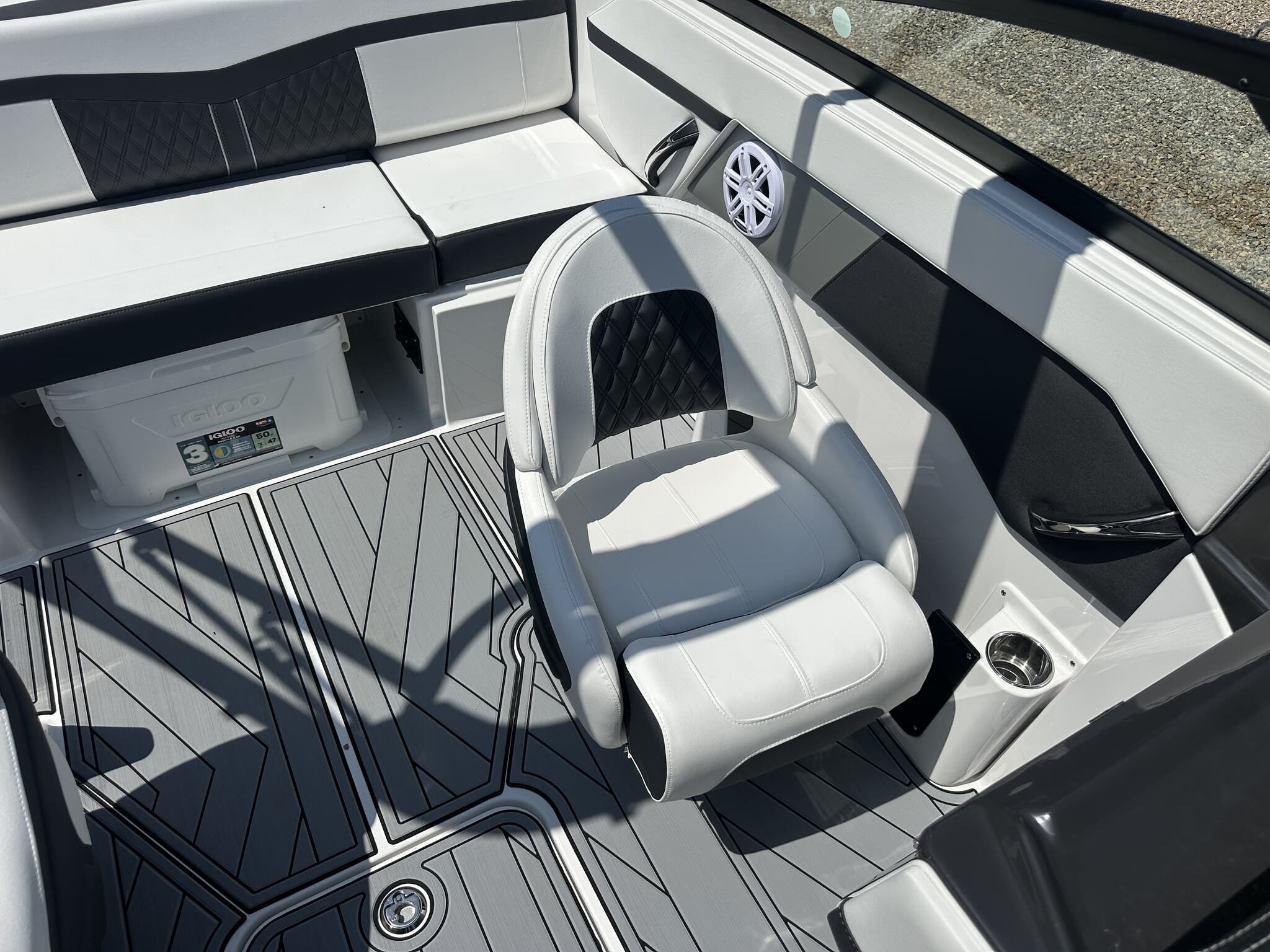 2025 Monterey M-22 - 15