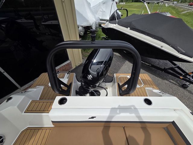 2026 Starcraft SVX OB 191 w/140hp and Trailer - 27