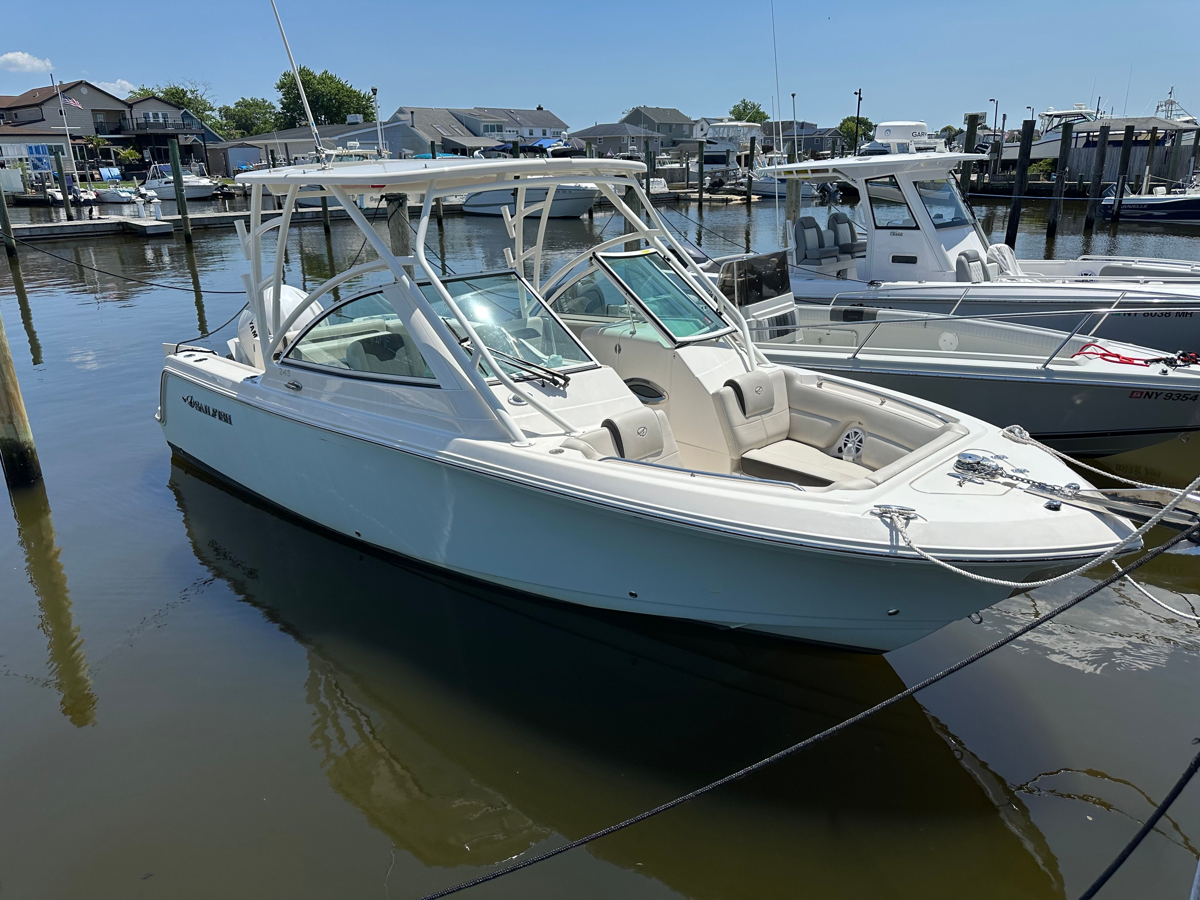 2023 Sailfish 245 DC