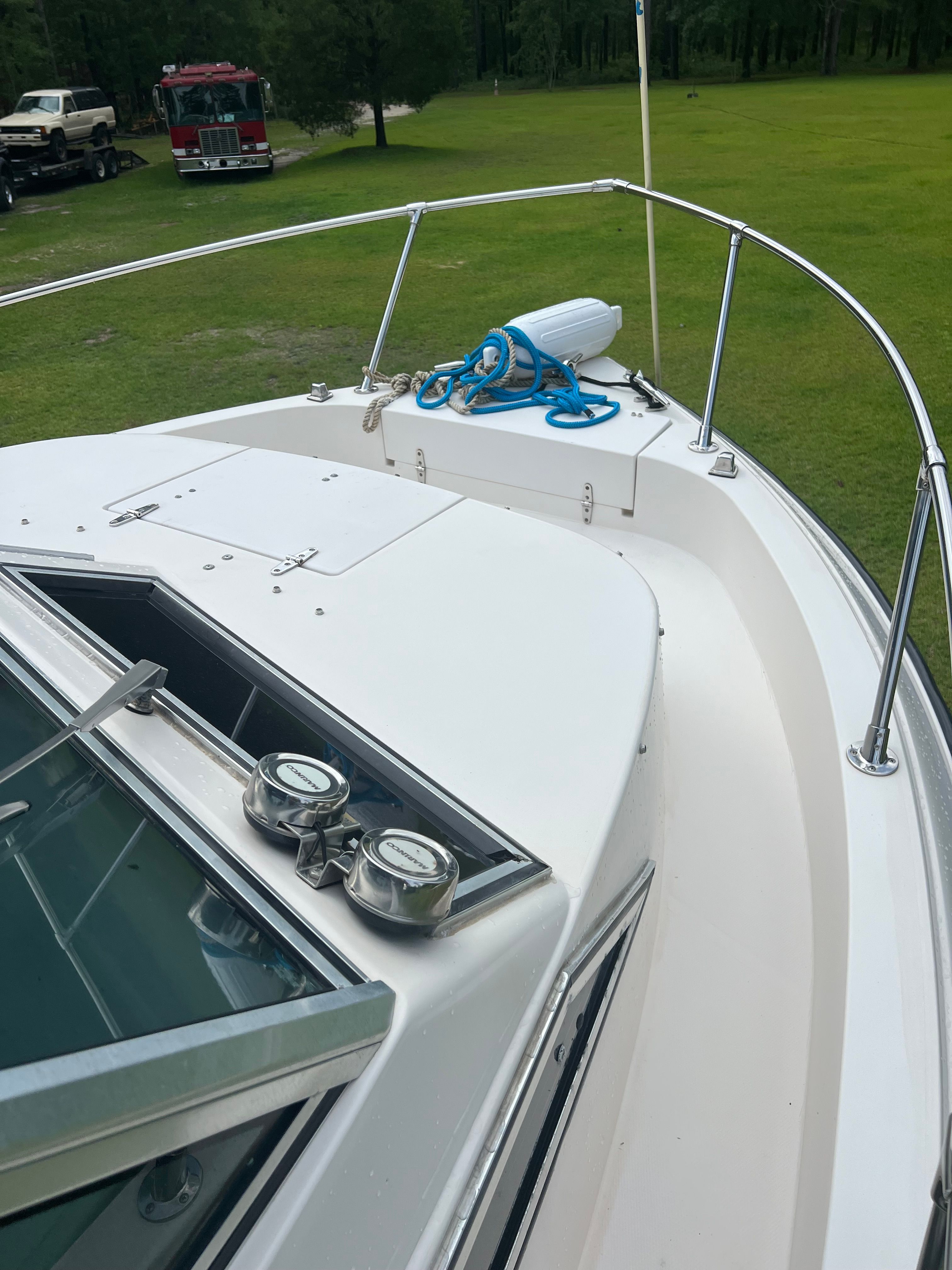 1987 Grady-White Gulfstream boat with blue rope on deck.