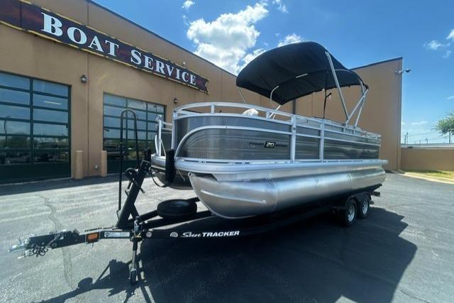2026 Sun Tracker Fishin' Barge 20 DLX
