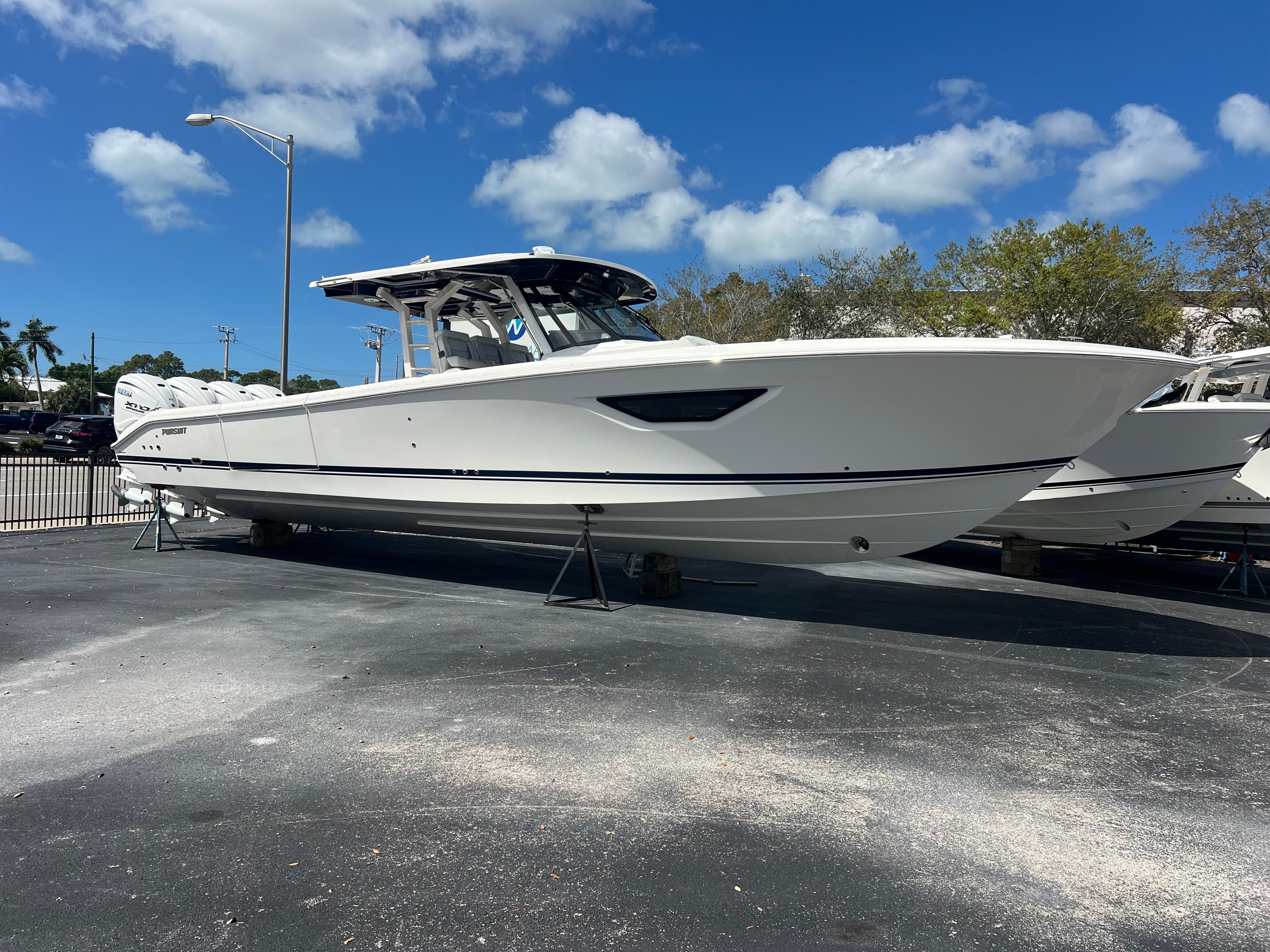 2026 Pursuit S 428 Sport