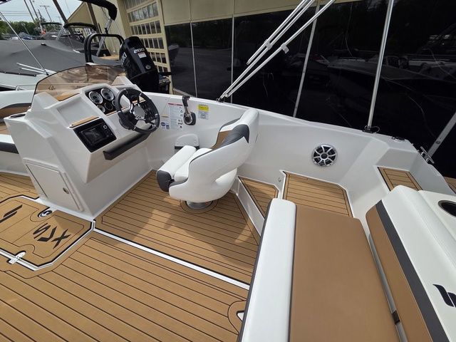 2026 Starcraft SVX OB 191 w/140hp and Trailer - 18