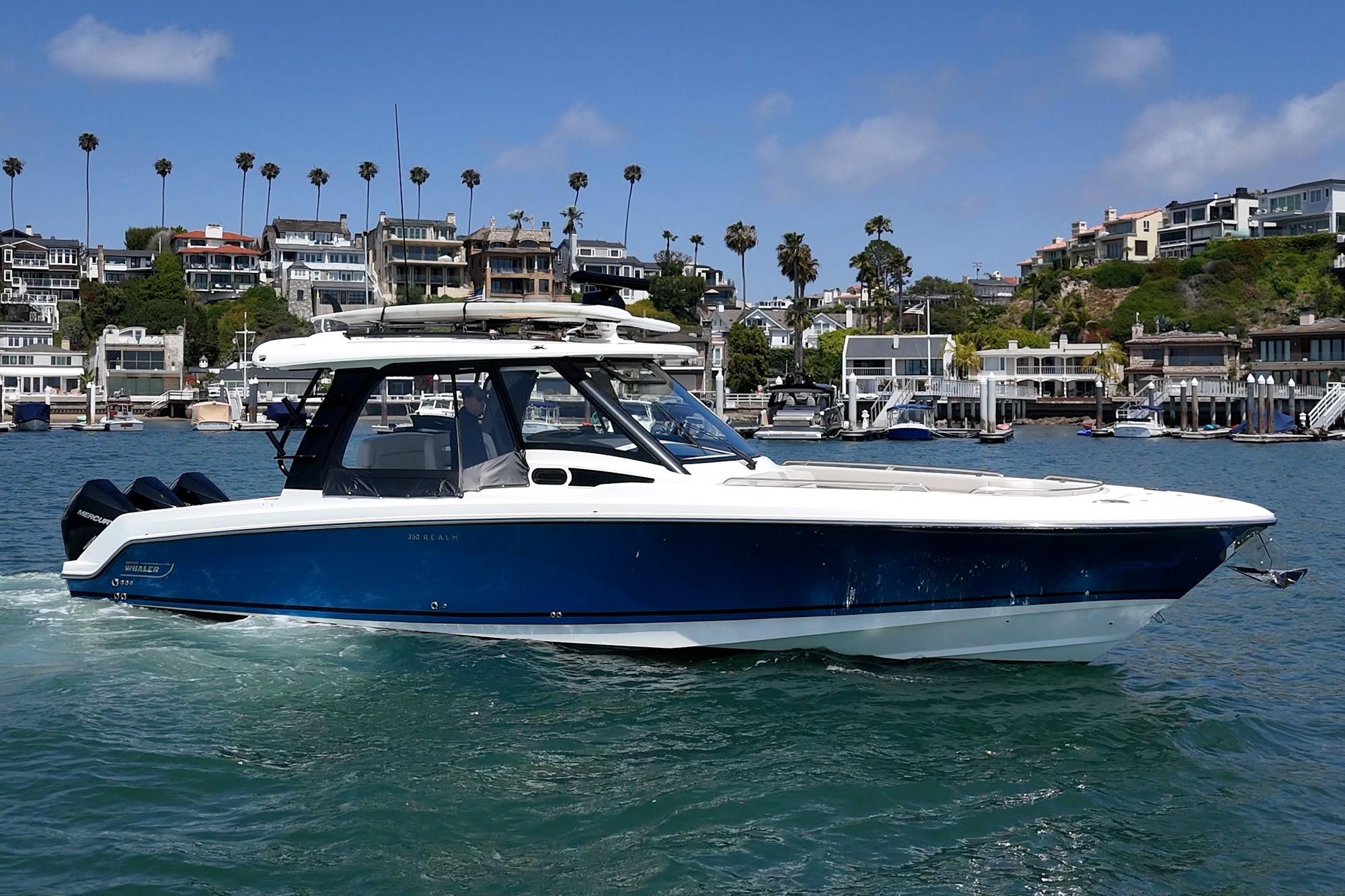 2023 Boston Whaler 350 Realm