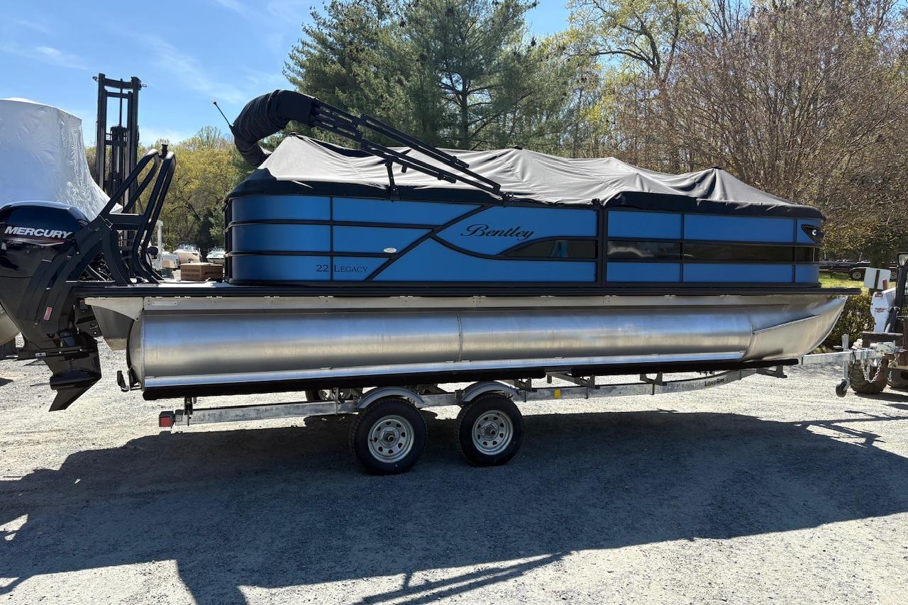 2026 Bentley Pontoons Legacy 223 Navigator