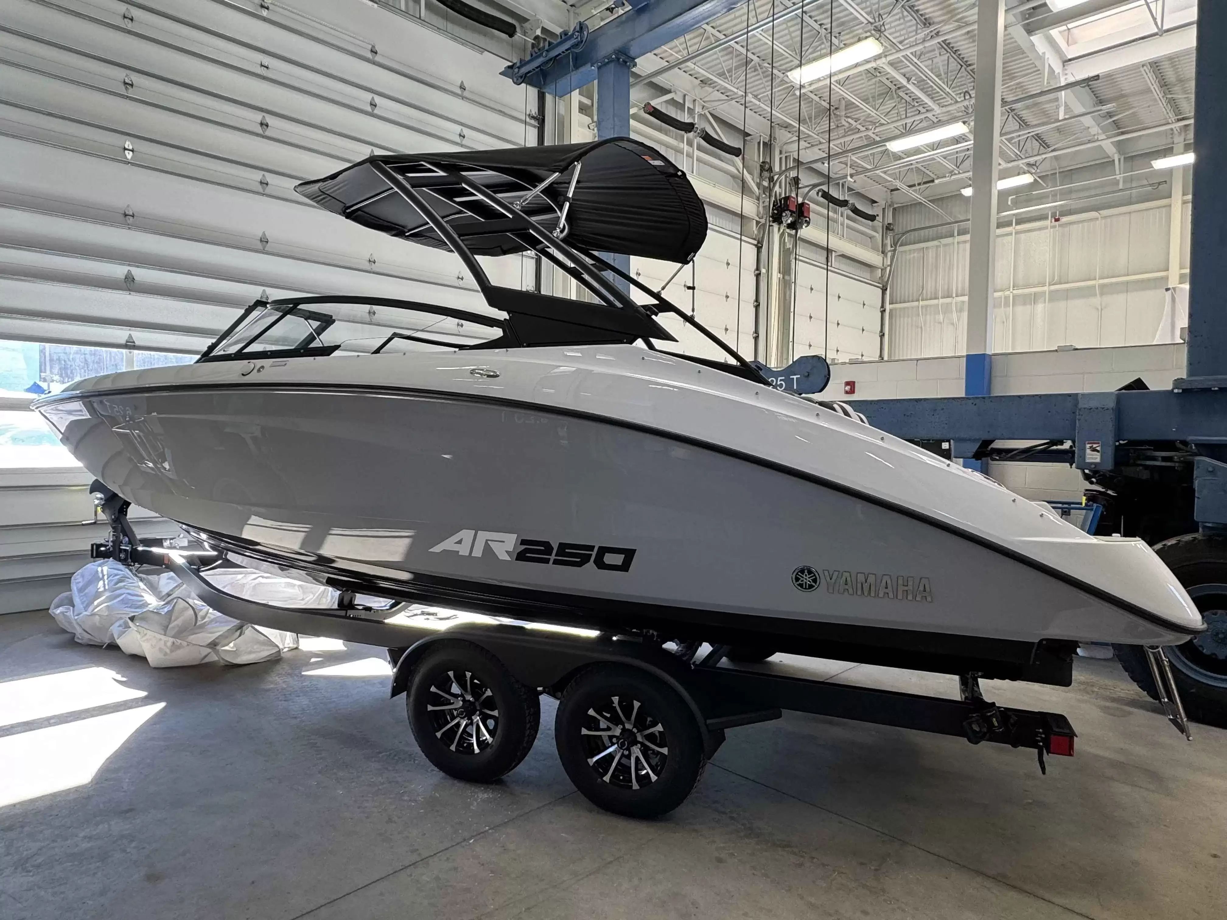 2026 Yamaha Boats AR250