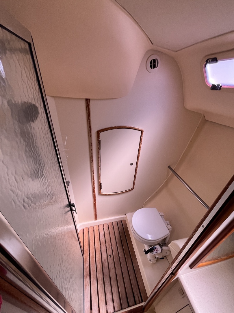 2006 Hunter 36 - Image 16