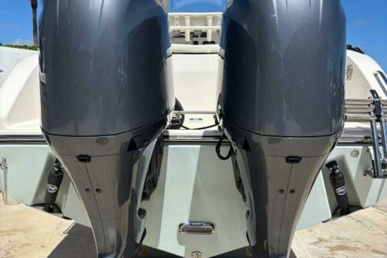 2018 Century 2600 Center Console - Image 23