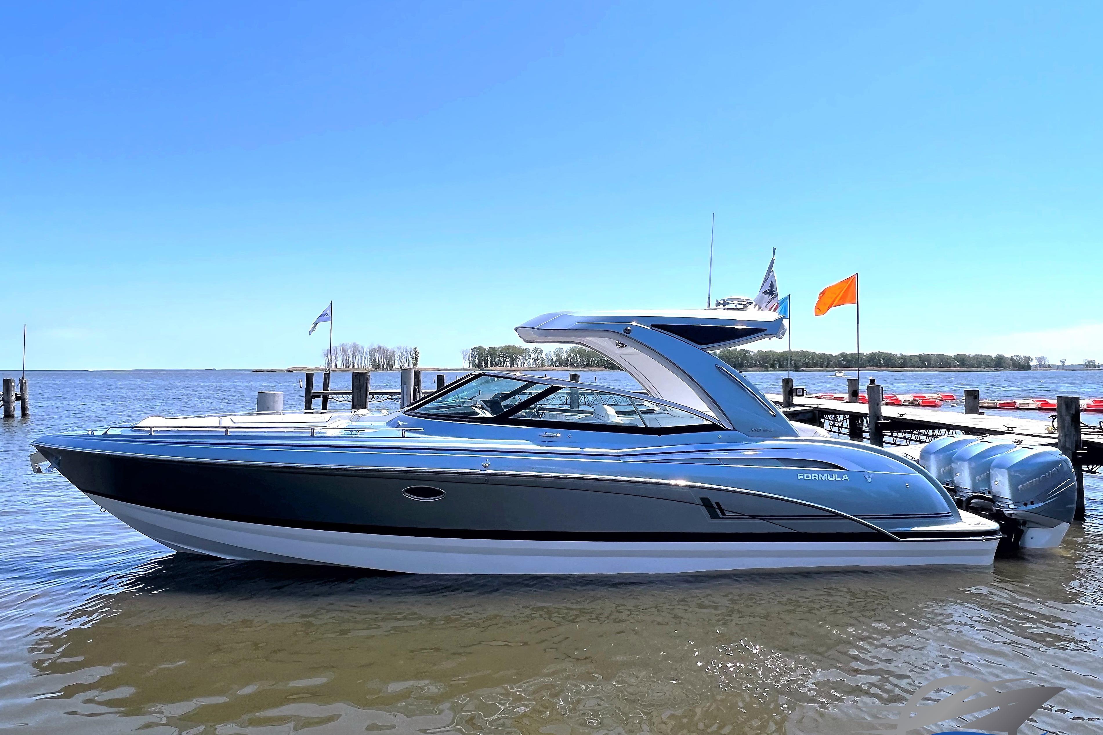 2022 Formula 350 Crossover Bowrider