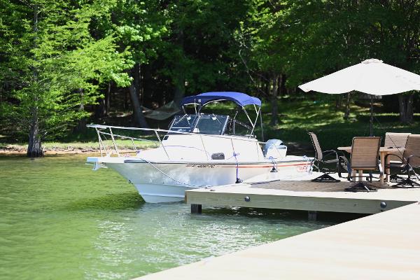 1992 Boston Whaler 21' Walkaround - 9