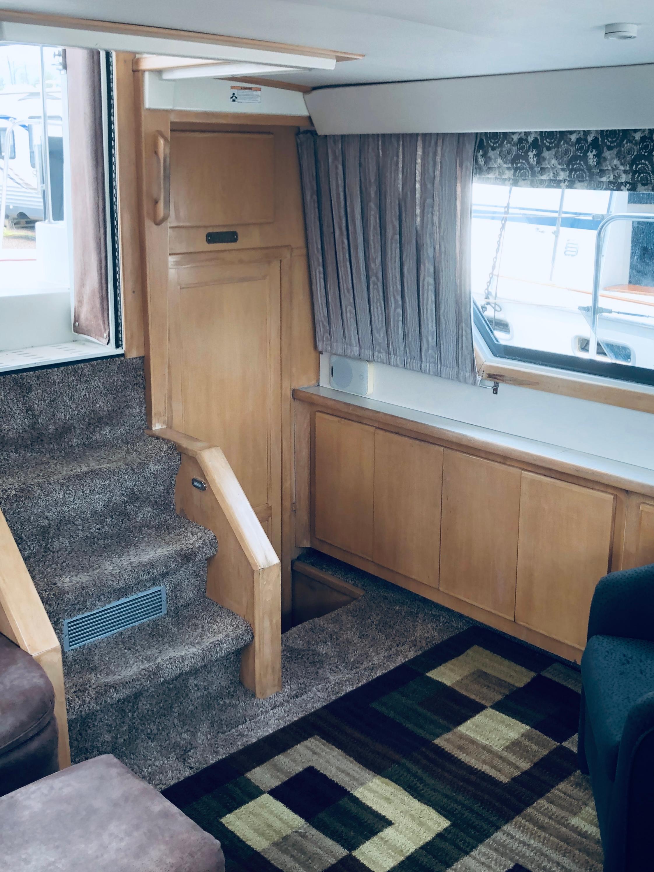 1994 Carver 430 Cockpit Motor Yacht - 8