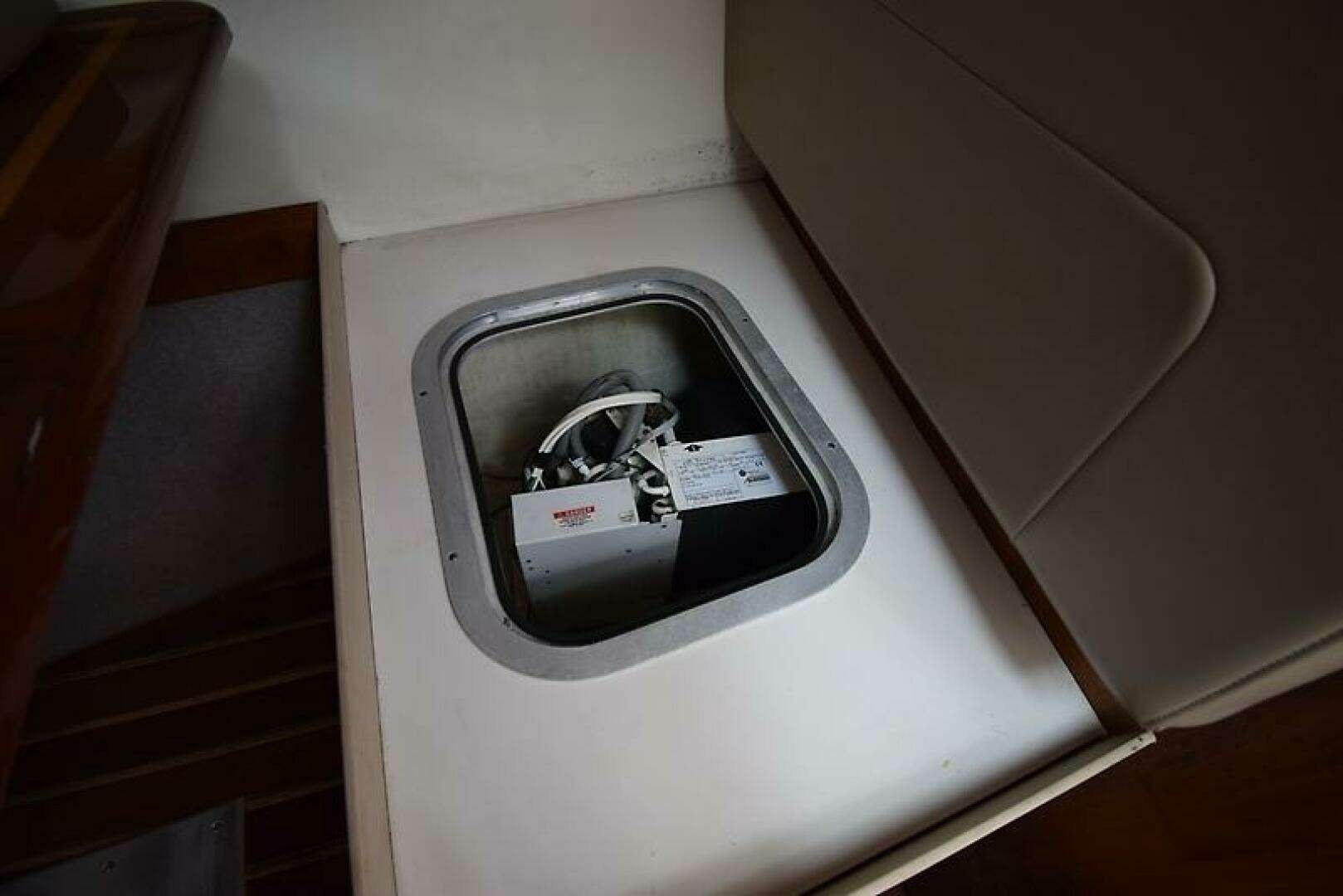 2003 Pursuit 3000 Express - Image 22