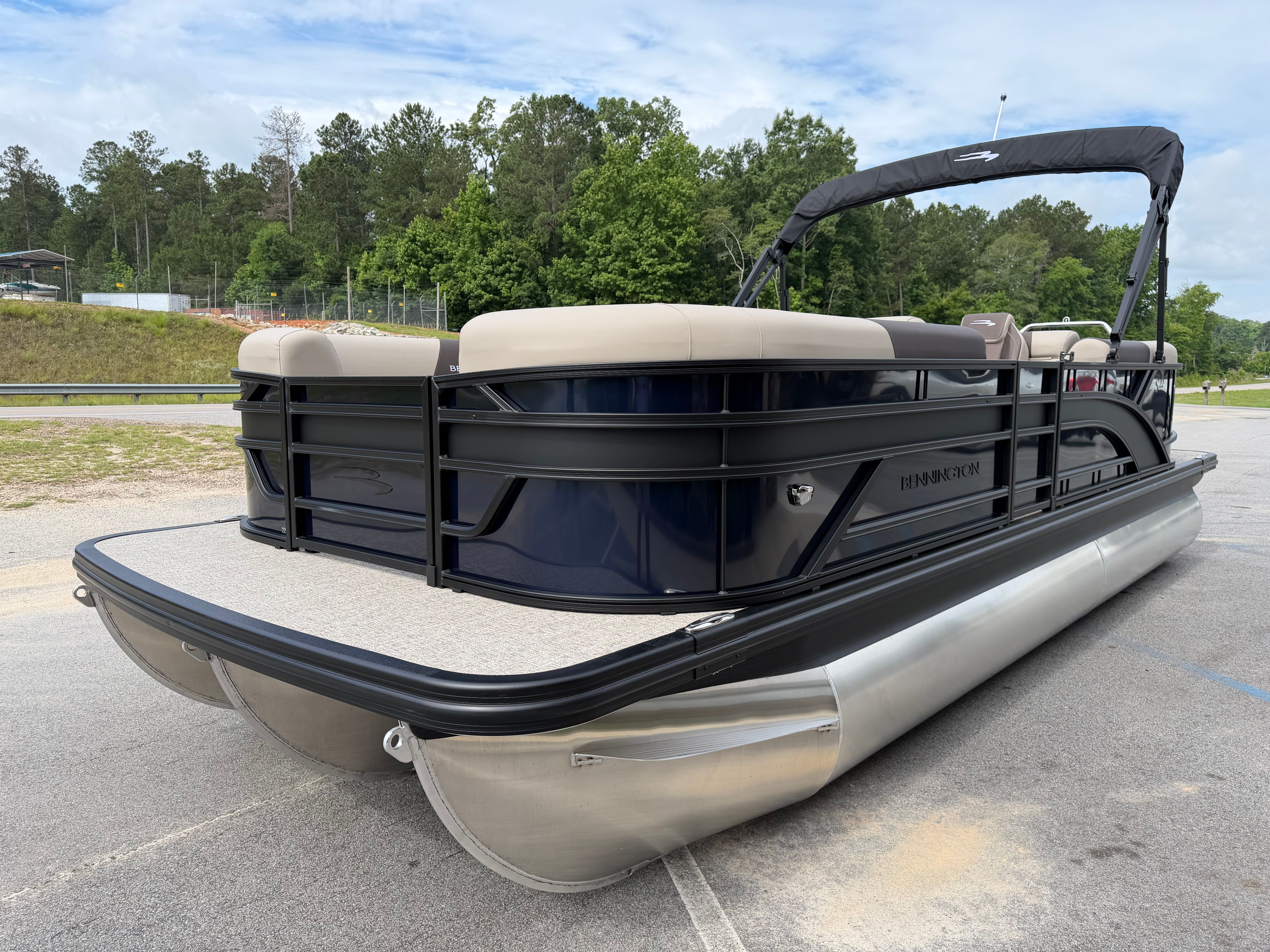 2026 BENNINGTON 22 SSR - Image 4