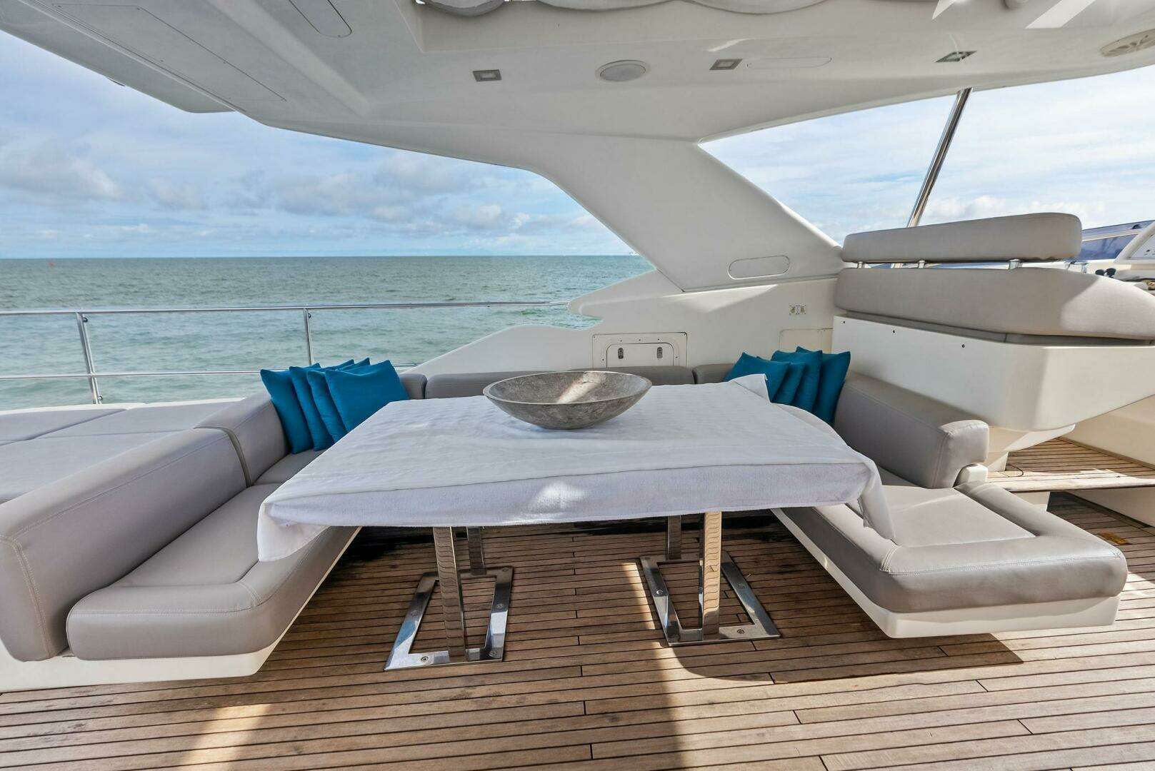 2014 Custom Line 100 - Image 41