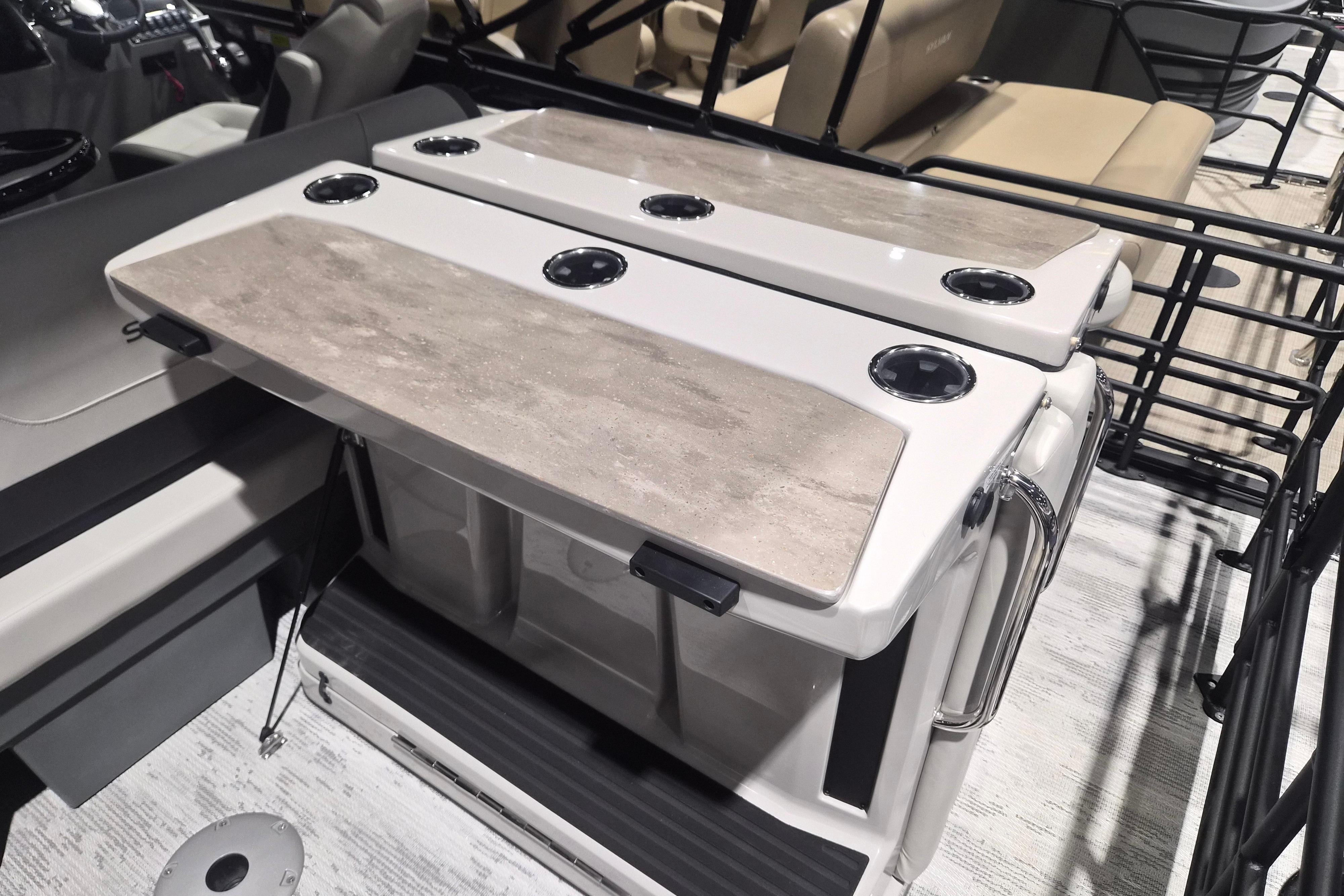 2026 Sylvan R-22 LZ DH boat interior with dual tables and cup holders.