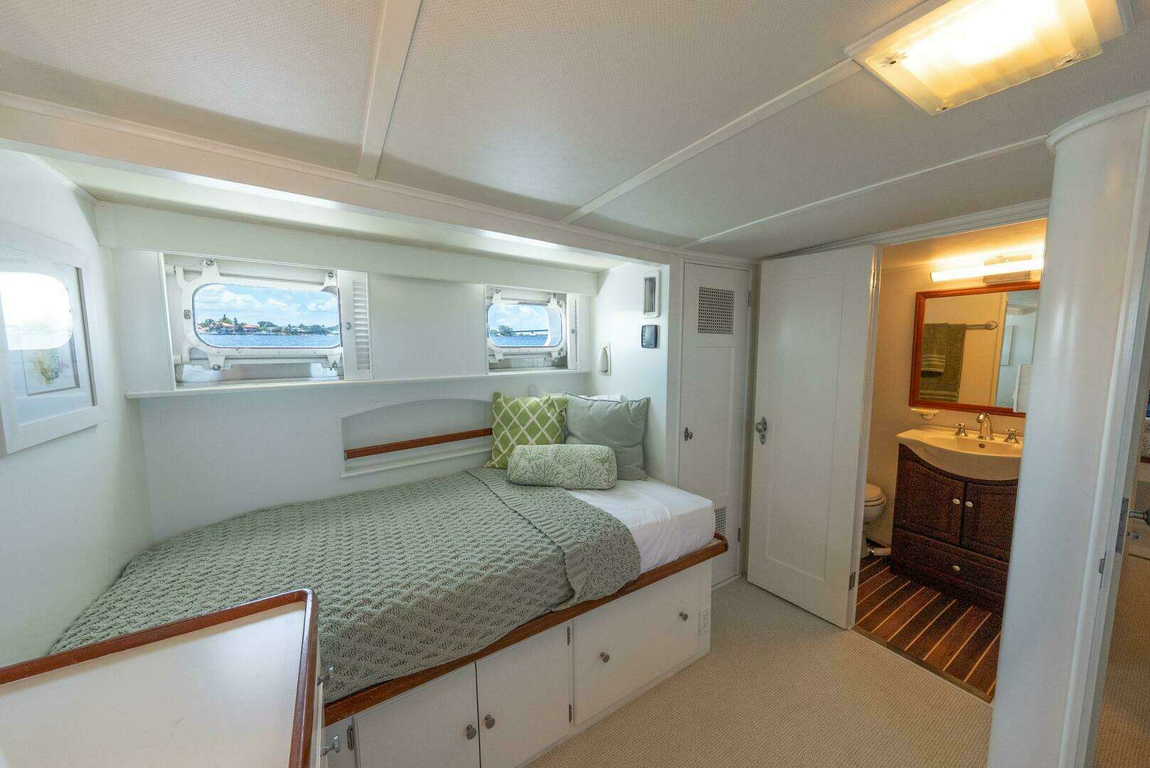 1970 Trumpy Houseboat - Image 19