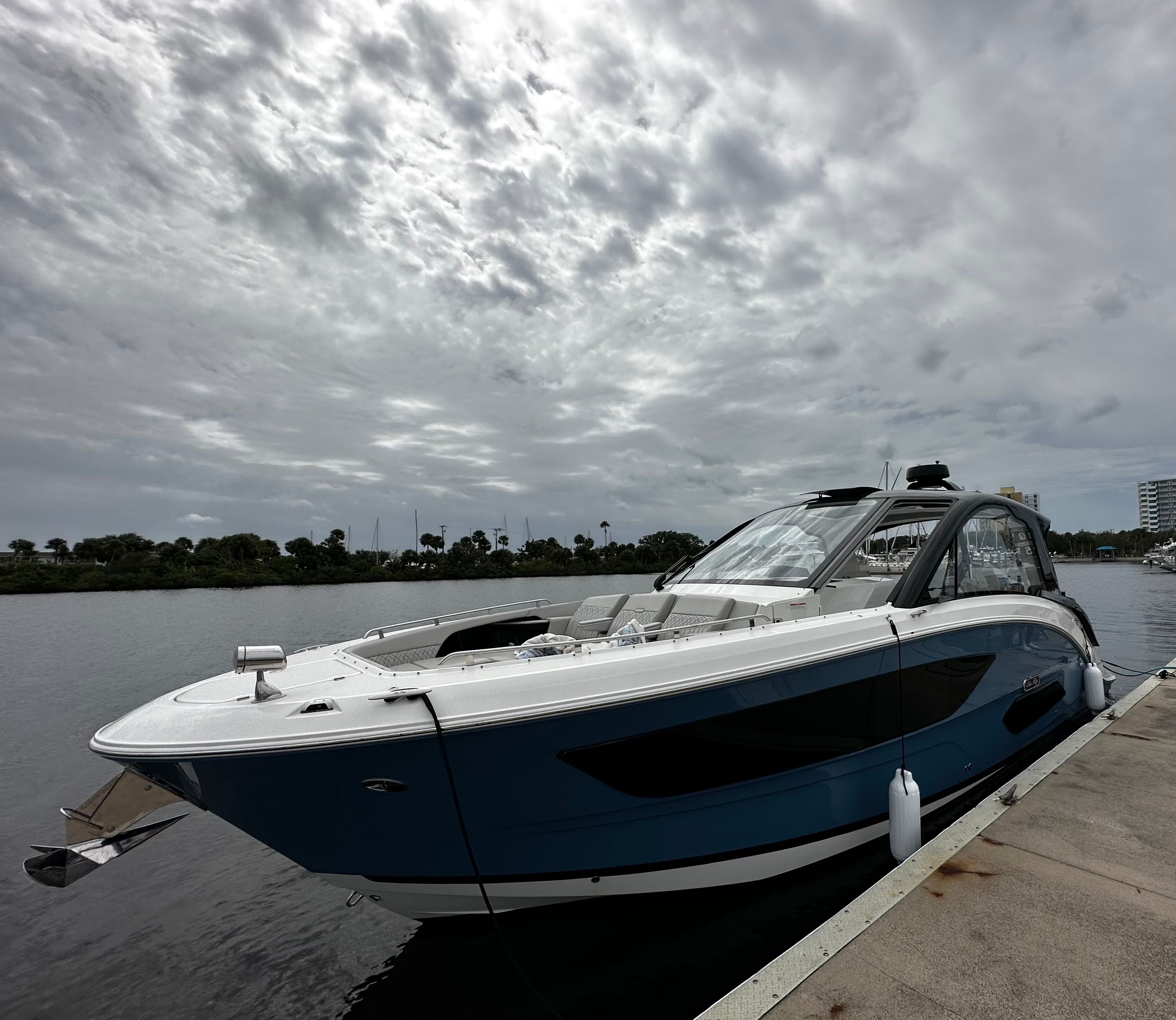 2023 Sea Ray Sundancer 370 Outboard - 3