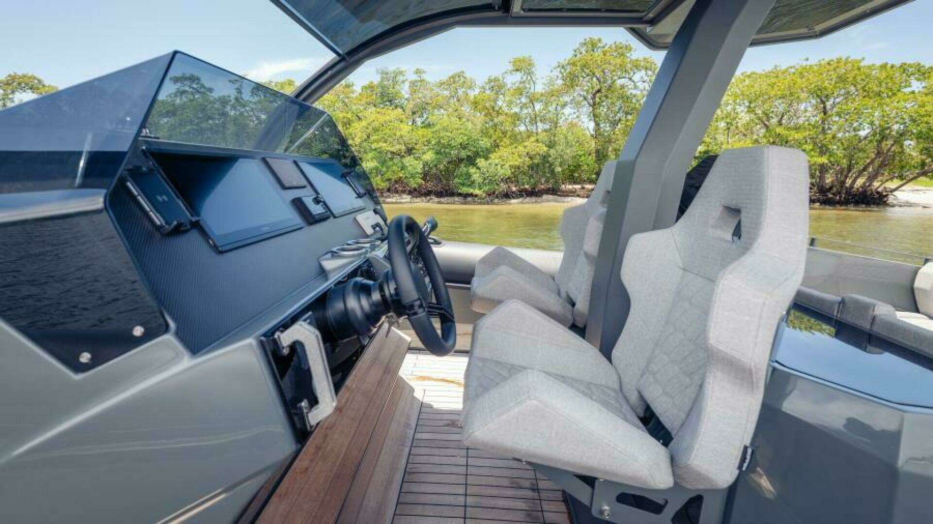 2025 Skipper 38 Sunbed - Image 14