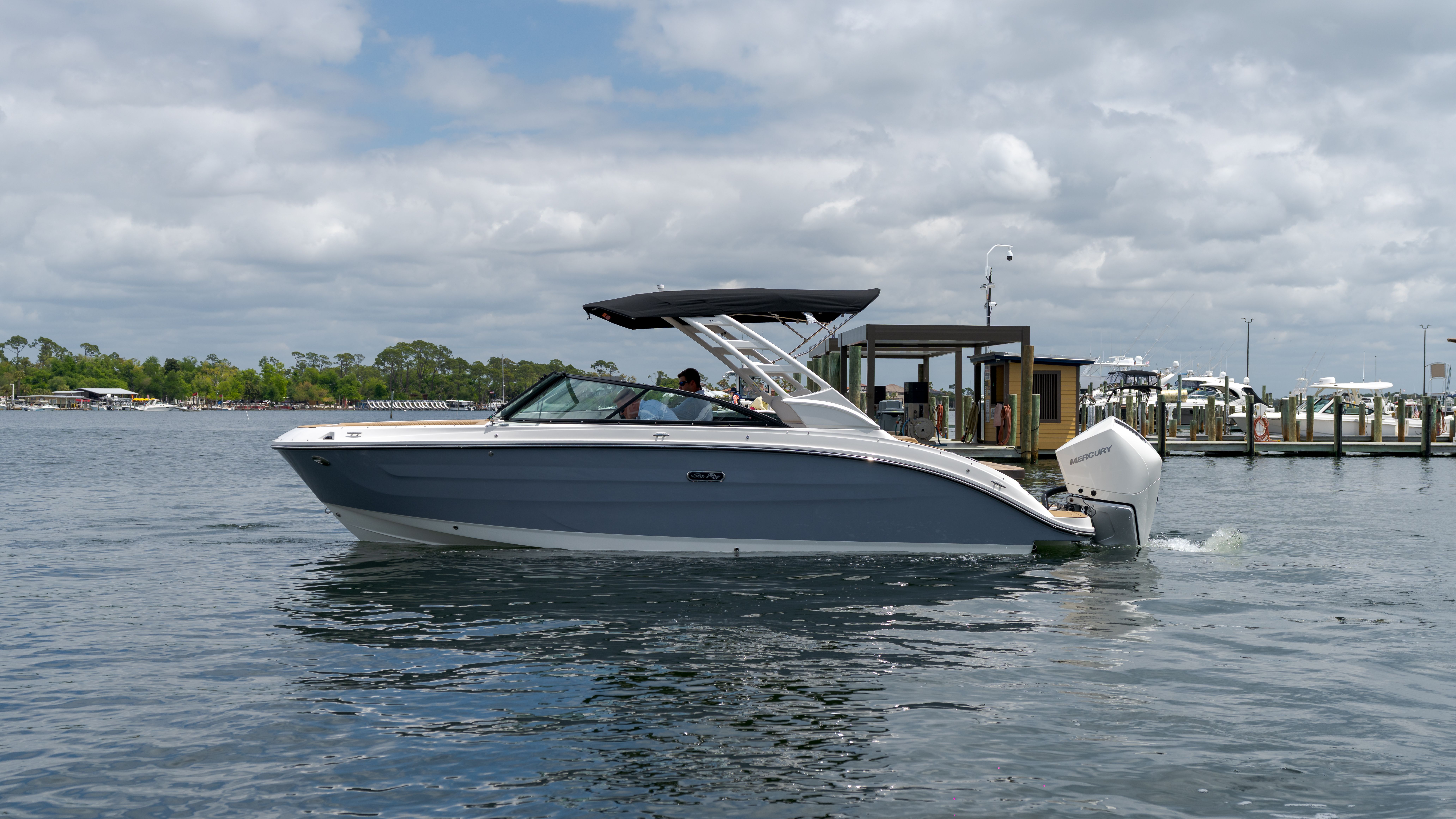 2026 Sea Ray SDX 250 Outboard