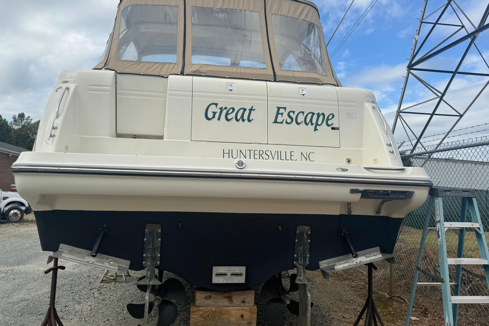 1998 Maxum 3700 SCR boat named "Great Escape" in Huntersville, NC.
