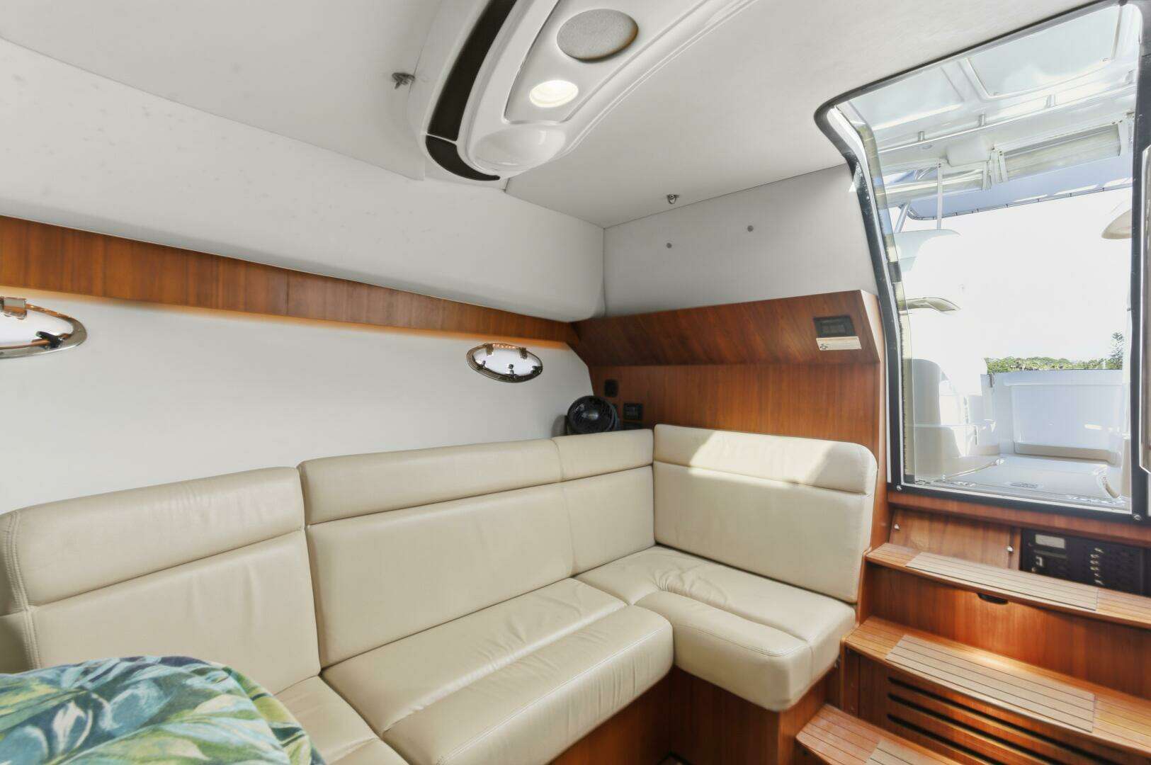 2011 Tiara Yachts 3100 Open - Image 25