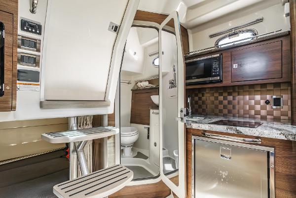 2020 Boston Whaler 345 Conquest - 17
