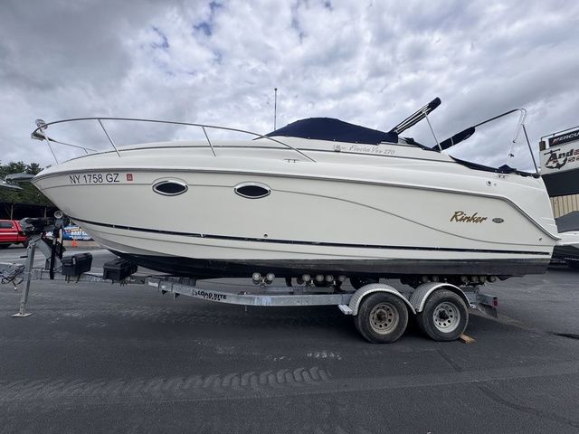2005 Rinker Fiesta Vee 270