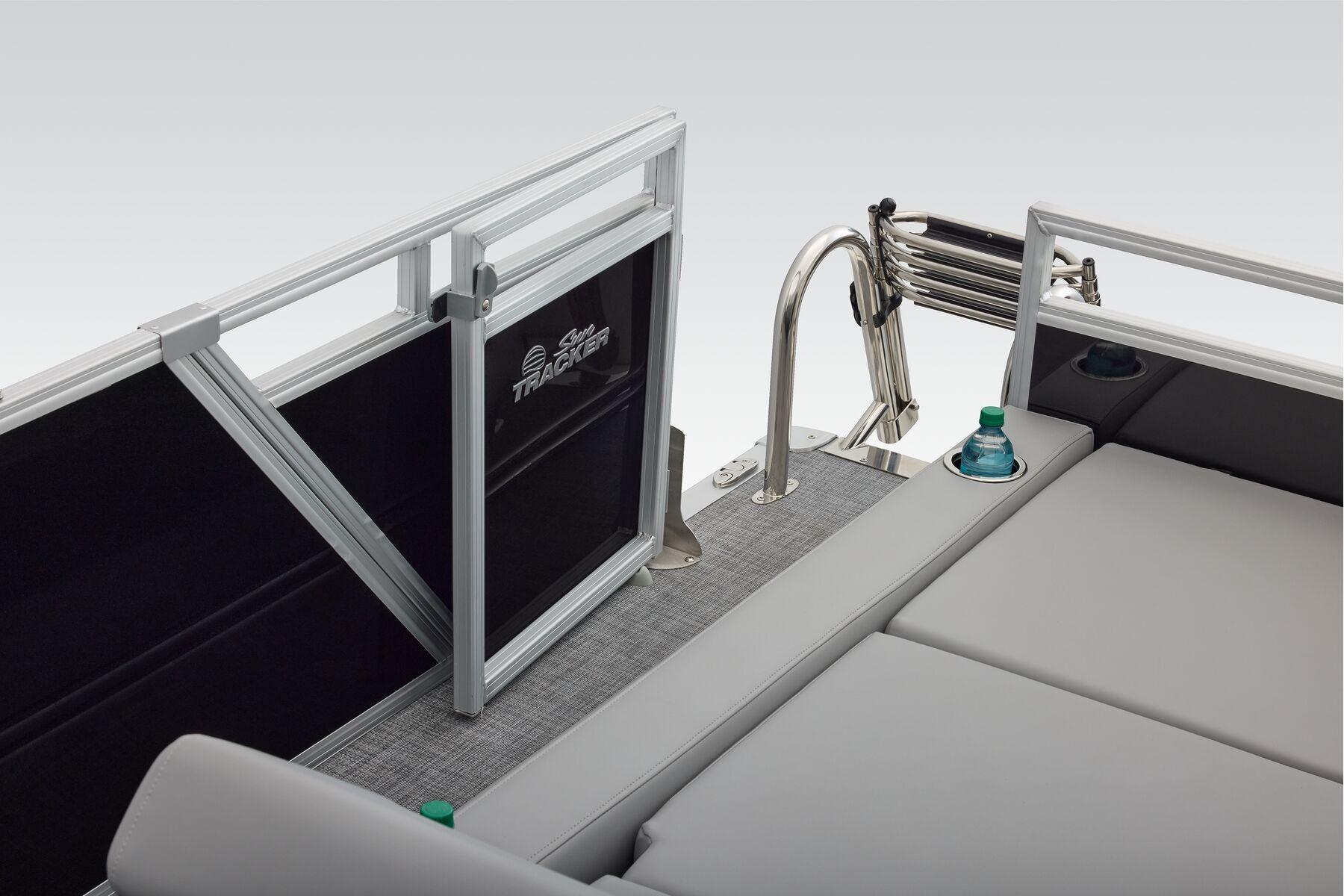 2026 Sun Tracker Party Barge 22 RF DLX - 54