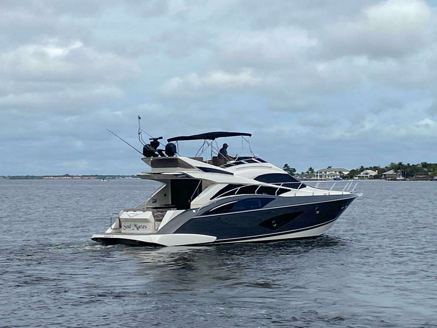 2017 Marquis 500 Sport Yacht - Image 3