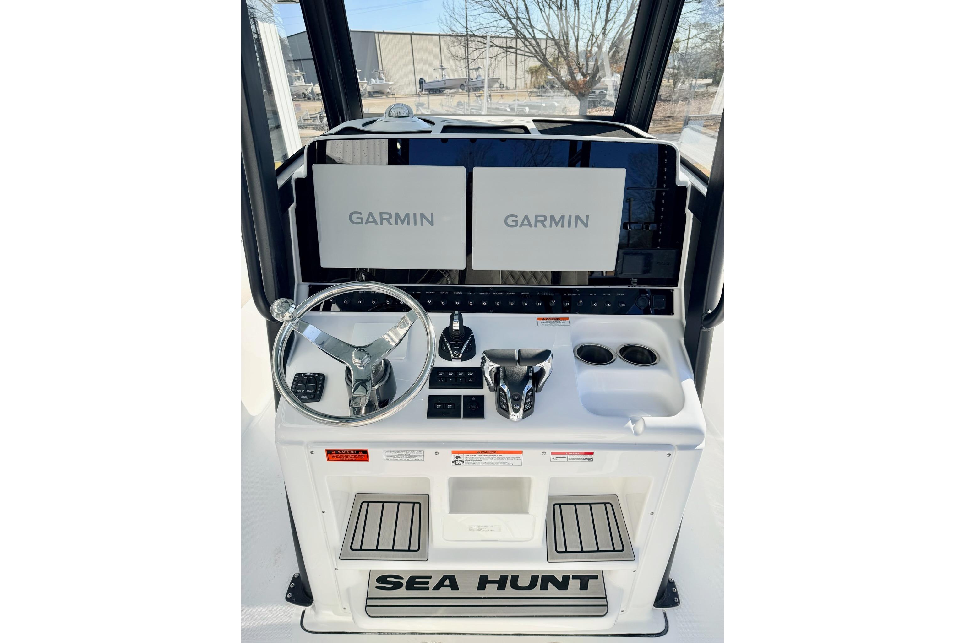 2026 Sea Hunt Ultra 285 SE helm with dual Garmin displays and modern controls.