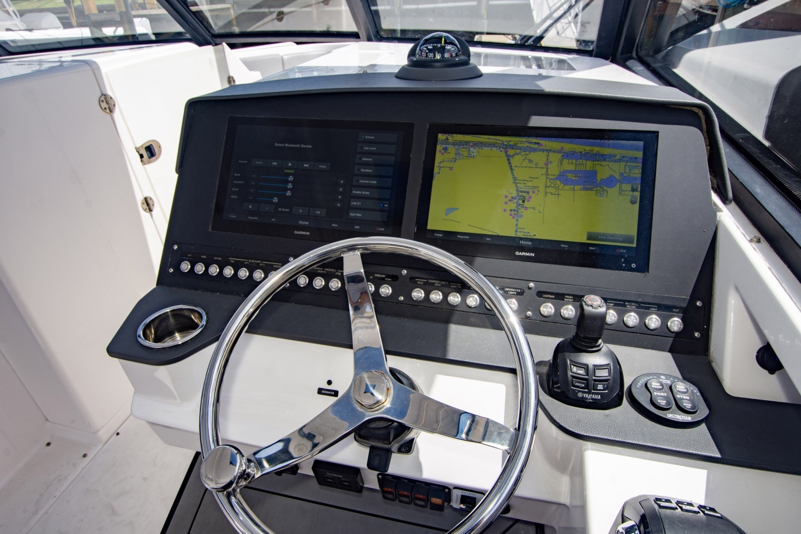 2019 Everglades 340 Dual Console - Image 37