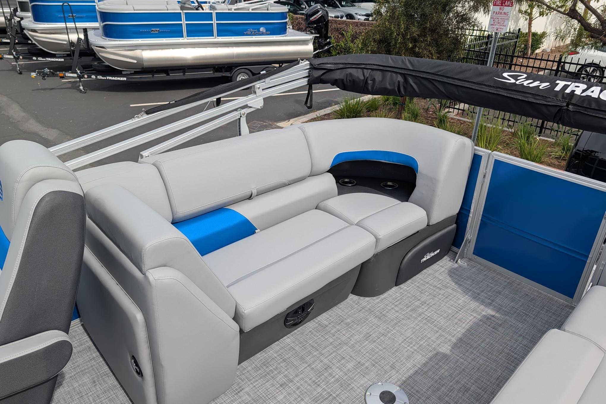 2026 Sun Tracker Party Barge 22 DLX with spacious seating and modern design.