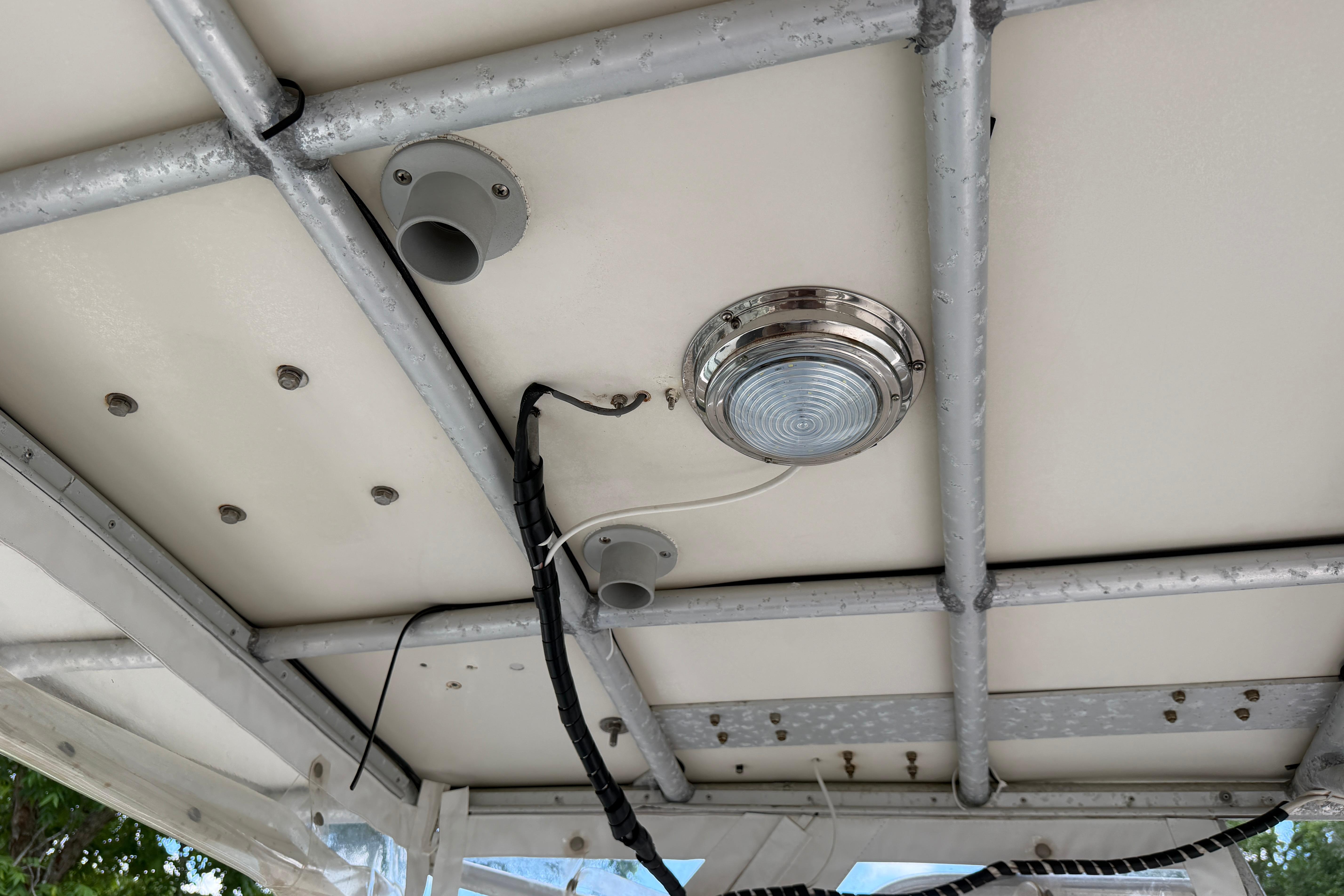 1987 Grady-White Seafarer 226 boat ceiling with light fixture and wiring.