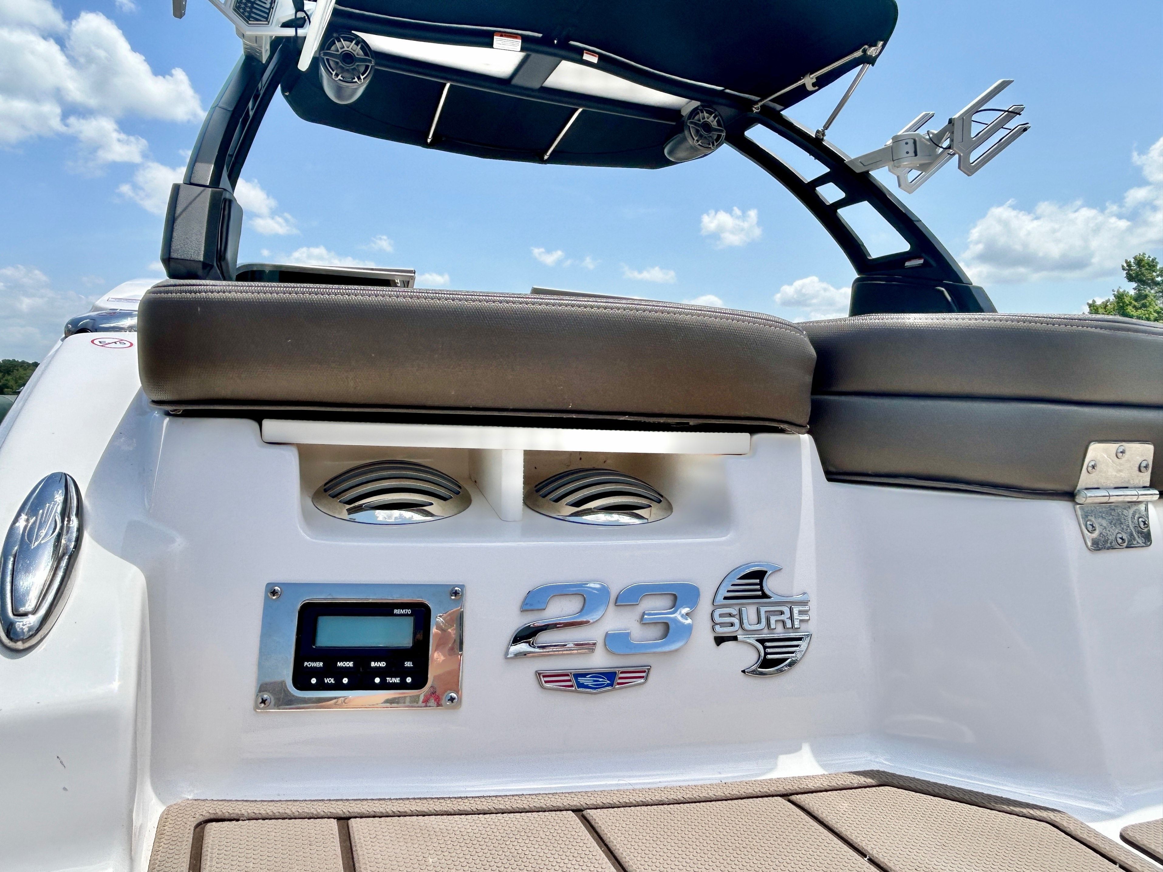 2018 Chaparral 23 Surf - 13