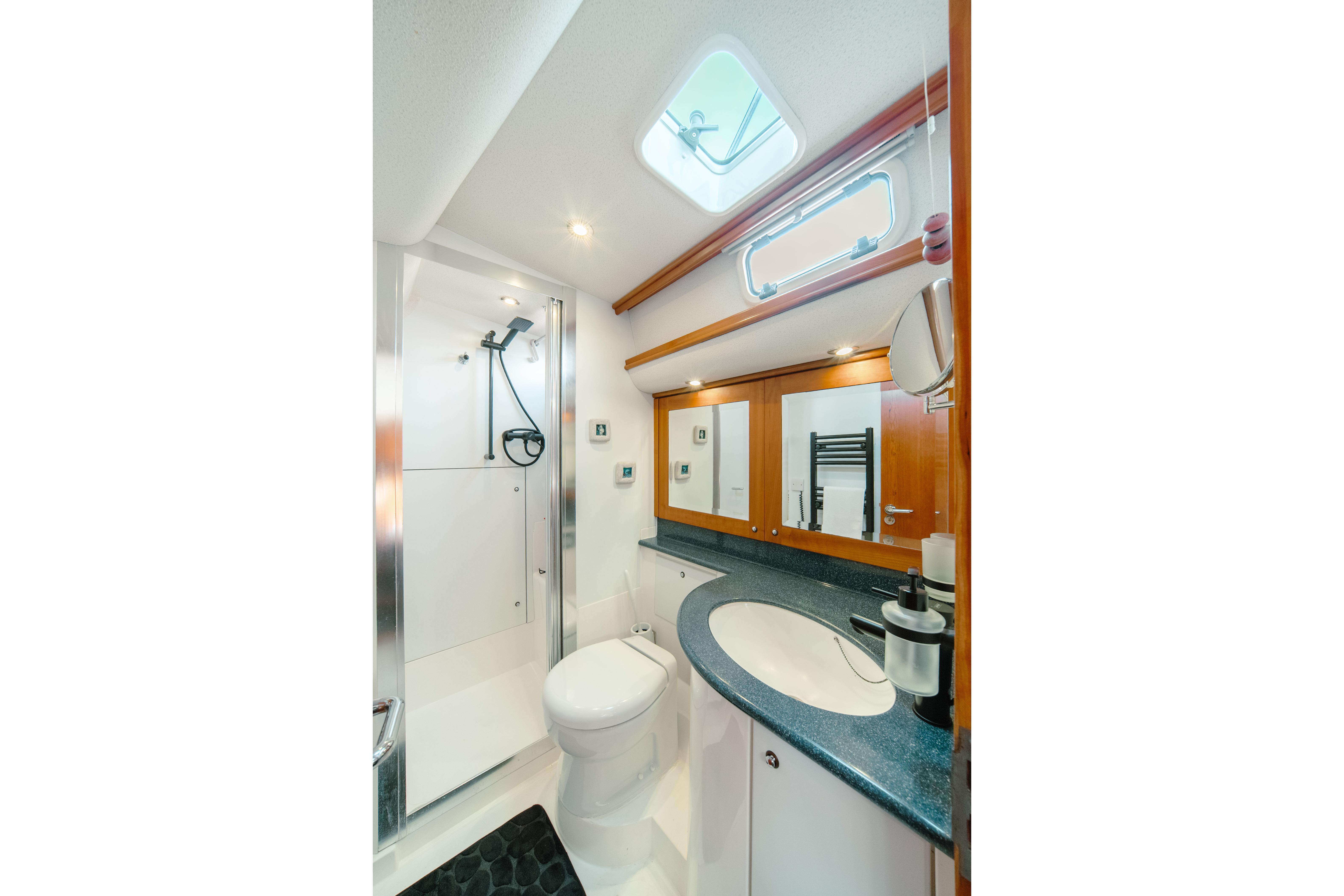 Luxurious 2004 Discovery 55 yacht bathroom with modern fixtures and elegant design.